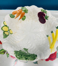 Load image into Gallery viewer, Powlen weini a jwg fechan Kelsboro darluniau llysiau Vintage / Vintage vegetable design Kelsboro serving bowl and small jug