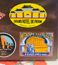 Load image into Gallery viewer, Cês lledr brown Vintage gyda sticeri trafeilio / Vintage brown leather case with travelling stickers