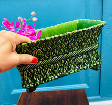 Load image into Gallery viewer, Planter Ward Vintage gwyrdd olewydd petrual / Ward olive green rectangular Vintage planter