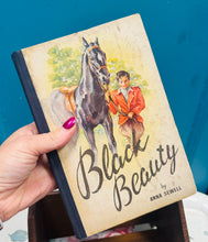 Load image into Gallery viewer, Llyfr ‘Black Beauty’ clawr caled Vintage gan Anna Sewell / Vintage hardback ‘Black Beauty book by Anna Sewell