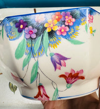 Load image into Gallery viewer, Powlen weini James Kent flodeuog wyth ochr Vintage mewn stand EPNS a llwy weini fawr / Vintage floral octagonal James Kent serving bowl in an EPNS stand and with a large serving spoon