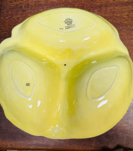 Load image into Gallery viewer, Dysgl gweini Vintage Royal Venton Ware melyn ac afal / Vintage yellow and apple Royal Venton Ware serving dish