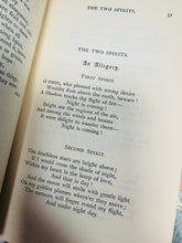 Load image into Gallery viewer, Llyfr ‘Poems of Shelley’ lledr Hynafol wedi argraffu yn 1908 gan Macmillan & co / Antique leather ‘Poems of Shelley’ book published by Macmillan & co in 1908