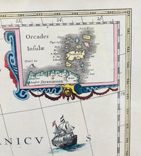 Load image into Gallery viewer, Print o fap William a John Blaeu o Brydain o 1635 mewn hen ffrâm euraidd / Print of William and John Blaeu’s map of Britain from 1635 in a Vintage gold frame