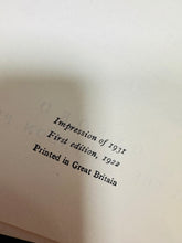 Load image into Gallery viewer, Llyfr ‘Keats Poetry and Prose’ gyda traethodau gan Charles Lamb, Leigh Hunt, Robert Bridges ac Eraill o 1931 / Keats Poetry and Prose, with Essays by Charles Lamb, Leigh Hunt, Robert Bridges and Others from 1931