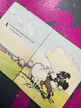 Load image into Gallery viewer, Llyfr bychan ‘Yr Oen Bach Du’ Vintage / Vintage small ‘Yr Oen Bach Du’ book