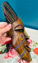 Load image into Gallery viewer, Mwgwd Affricanaidd pren wedi ei gerfio â llaw a’i beintio / Vintage hand carved and painted African Wooden mask