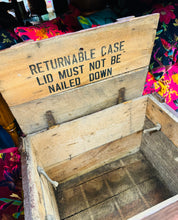 Load image into Gallery viewer, Bocs pren Robert Lamb Ltd, Caeredin, Hynafol / Antique Robert Lamb Ltd, Edinburgh, wooden crate