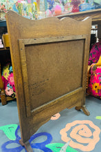 Load image into Gallery viewer, ‘Fire guard’ derw Arts and Crafts wedi ei wneud â llaw / Art and Crafts oak hand made fire guard
