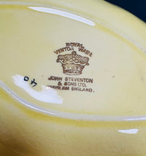 Load image into Gallery viewer, Dysgl gweini Vintage Royal Venton Ware melyn ac afal / Vintage yellow and apple Royal Venton Ware serving dish
