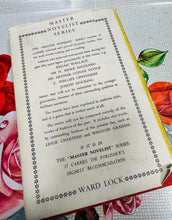Load image into Gallery viewer, Argraffiad cyntaf o lyfr ‘A study in Scarlet’ gan Sir A.Conan Doyle - stori cyntaf Sherlock Holmes o 1961 / First edition of the book ‘A Study in Scarlet’ by Sir A. Conan Doyle – the first Sherlock Holmes story, from 1961