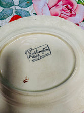 Load image into Gallery viewer, Dysgl menyn Burlington Ware hirgrwn Vintage o’r 30au / Vintage oblong Burlington Ware butter dish from the 30s
