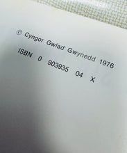 Load image into Gallery viewer, Llyfr ‘Atlas Sir Gaernarfon’ o 1976 / ‘Atlas Sir Gaernarfon’ book from 1976