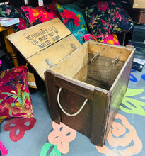 Load image into Gallery viewer, Bocs pren Robert Lamb Ltd, Caeredin, Hynafol / Antique Robert Lamb Ltd, Edinburgh, wooden crate