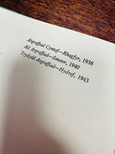 Load image into Gallery viewer, Llyfr ‘Storiau’r Henllys Fawr’ gan W.J. Gruffith o Hydref 1943 / ‘Storiau’r Henllys Fawr’ book by W.J. Gruffith from October 1943
