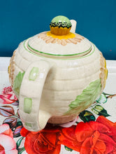 Load image into Gallery viewer, Tebot Embassy Ware Kirklands Etruria blodau melyn Vintage prin o’r 30au / Rare Vintage yellow flowers Embassy Ware Kirklands Etruria tea pot from the 30s