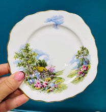 Load image into Gallery viewer, Set llestri te tsieina Vintage ‘Royal Vale’ ‘English Cottage’ cyflawn a phrin o’r 1950au / Rare Vintage ‘Royal Vale’ ‘English Cottage’ complete china tea set from the 1950s