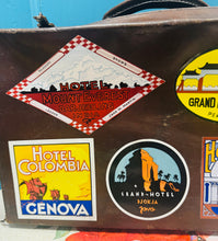 Load image into Gallery viewer, Cês lledr brown Vintage gyda sticeri trafeilio / Vintage brown leather case with travelling stickers