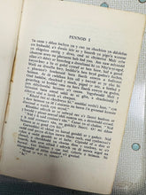 Load image into Gallery viewer, Argraffiad Cyntaf o nofel ‘Y Wisg Sidan’ gan Elena Puw Morgan o 1939 / First Edition copy of Elena Puw Morgan novel ‘Y Wisg Sidan’ from 1939