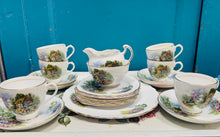 Load image into Gallery viewer, Set llestri te tsieina Vintage ‘Royal Vale’ ‘English Cottage’ cyflawn a phrin o’r 1950au / Rare Vintage ‘Royal Vale’ ‘English Cottage’ complete china tea set from the 1950s