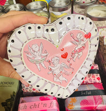 Load image into Gallery viewer, Tin siâp calon ‘Love your Future’ blodau gwyllt Cath Kidston / Cath Kidston Wild Flowers Love Your Future heart tin