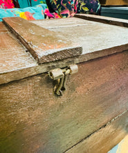 Load image into Gallery viewer, Bocs pren Robert Lamb Ltd, Caeredin, Hynafol / Antique Robert Lamb Ltd, Edinburgh, wooden crate