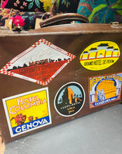 Load image into Gallery viewer, Cês lledr brown Vintage gyda sticeri trafeilio / Vintage brown leather case with travelling stickers