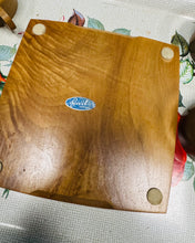 Load image into Gallery viewer, Set o 4 cwpan coffi Retro Almaenig gwydr a pren Teak ar hambwrdd Teak o’r 70au / Retro German 1970s set of 4 glass and Teak wood coffee cups on a Teak tray