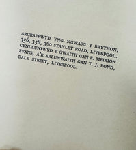 Load image into Gallery viewer, Argraffiad Cyntaf o Lyfr clawr caled ‘Y Tylwyth Teg’ gan Hugh Evans o 1935 gyda arluniaeth gan T.J. Bond / First Edition of ‘Y Tylwyth Teg’ hardback book by Hugh Evans from 1935 with drawings by T.J. Bond