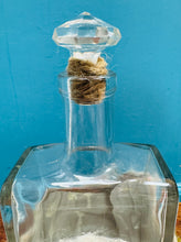 Load image into Gallery viewer, Gwaith ffelt a gwnio wedi ei wneud â llaw a’i lapio am botel wydr / Handmade felt and sewing work wrapped around a glass bottle