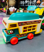 Load image into Gallery viewer, Campervan Fisher Price Vintage o’r 70au yn ei focs gwreiddiol / Vintage Fisher Price Campervan from the 70s in it’s original box