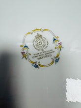 Load image into Gallery viewer, Plat teisen a chyllell gweini Mayfield Royal Worcester Vintage o 1981 / Vintage Mayfield Royal Worcester cake plate and serving knife from 1981