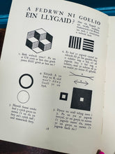 Load image into Gallery viewer, Llyfr plant ‘Dail Difyr’ Vintage gan W.T.Williams o 1935 / ‘Dail Difyr’ Vintage Welsh children’s book by W.T.Williams from 1935