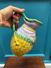 Load image into Gallery viewer, Jwg Hynafol pen maharen Majolica Adam a Bromley o’r 1880au / Antique Adam and Bromley Majolica ram’s head pitcher from 1880s