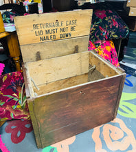 Load image into Gallery viewer, Bocs pren Robert Lamb Ltd, Caeredin, Hynafol / Antique Robert Lamb Ltd, Edinburgh, wooden crate
