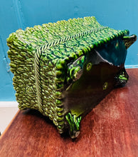 Load image into Gallery viewer, Planter Ward Vintage gwyrdd olewydd petrual / Ward olive green rectangular Vintage planter