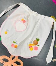 Load image into Gallery viewer, Ffedog Hanner Vintage Retro linen ffrwythau wedi eu gwnio â llaw yn y 60au / Vintage Retro linen hand sewn fruit half apron from the 60s