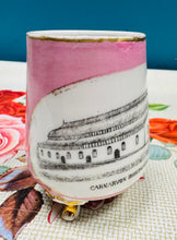 Load image into Gallery viewer, Potyn Lustreware pinc Hynafol a phrin ‘Caernarvon Iron Pavilion’ (1877-1961) / Rare Antique pink Lustreware ‘Caernarvon Iron Pavilion’ (1877-1961) pot