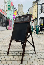 Load image into Gallery viewer, Bwrdd du Edwardaidd yn troi'n ddesg plentyn, gyda bwrdd efo 20 o ddelweddau yn sgrolio / Edwardian child’s drawing black board converting into a desk, with a scrolling picture board with 20 images