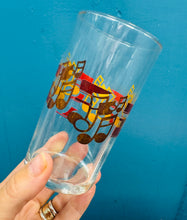Load image into Gallery viewer, Set o 6 tymblers parti Ravenhad Retro yn eu bocs gwreiddiol/ Retro set of 6 party tumblers in origininal Ravenhead box