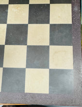 Load image into Gallery viewer, Set chess Hynafol gyda darnau Asiaidd o resin ar fwrdd chess llechen trwm wedi’i wneud â llaw / Antique chess set with Asian resin pieces on a heavy slate handmade chess board
