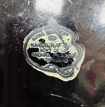Load image into Gallery viewer, Plat Hynafol lacquarware dawnswraig Indiaidd wedi ei beintio â llaw yn y 50au / Antique hand-painted lacquerware Indian dancer plate from the late 1950s