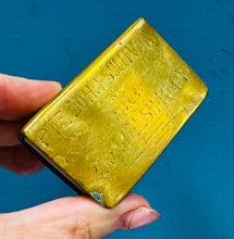 Load image into Gallery viewer, Daliwr matsys vesta brass hynafol gyda gwaith celf y ffosydd ‘PTE John Sullivan no. 2363 2nd Welsh Reg’ / Antique brass trench art vesta match holder ‘PTE John Sullivan no. 2363 2nd Welsh Reg’