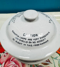 Load image into Gallery viewer, Cynhesydd Bwyd Pyramid Ironstone Gwyn Hynafol Clarks gyda Hysbysebu Hynafol / Antique White Ironstone Clarks Pyramid Food Warmer with Antique Advertising