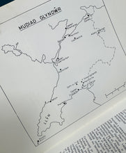 Load image into Gallery viewer, Llyfr ‘Atlas Sir Gaernarfon’ o 1976 / ‘Atlas Sir Gaernarfon’ book from 1976