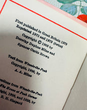 Load image into Gallery viewer, Llyfr bychan, bach ‘Eeyore Loses a Tail’ o 1973 / Tiny, tiny ‘Eeyore Loses a Tail’ book from 1973