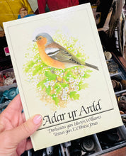 Load image into Gallery viewer, Llyfr ‘Adar yr Ardd’ argraffiad 1987 / ‘Adar yr Ardd’ book 1987 print