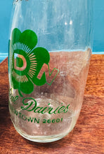 Load image into Gallery viewer, Potel lefrith 1 peint gwydr Vintage ‘Central Dairies Newtown’ / Vintage glass ‘Central Dairies Newtown’ 1 pint milk bottle