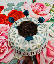 Load image into Gallery viewer, Pin cushion ‘A Present from Penmaenmawr’ ceramig Hynafol / Antique ‘A Present from Penmaenmawr’ ceramic pin cushion