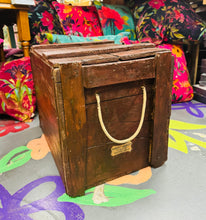Load image into Gallery viewer, Bocs pren Robert Lamb Ltd, Caeredin, Hynafol / Antique Robert Lamb Ltd, Edinburgh, wooden crate